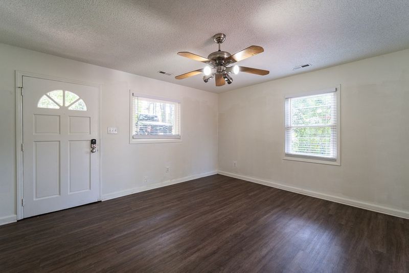712 Grantland Dr, Raleigh, NC 27610
