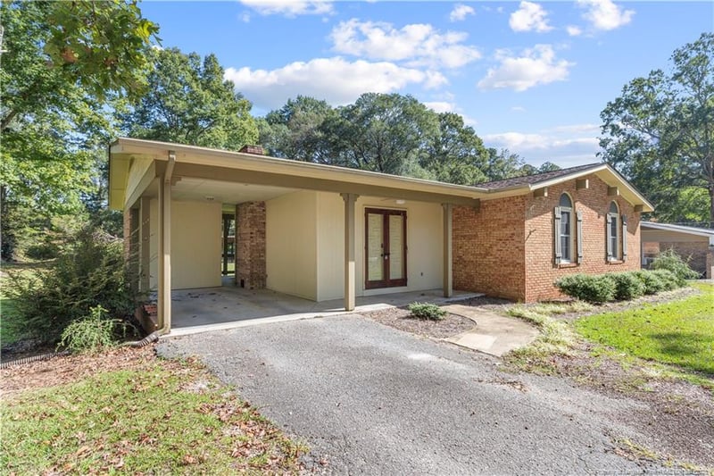 712 J St, Erwin, NC 28339