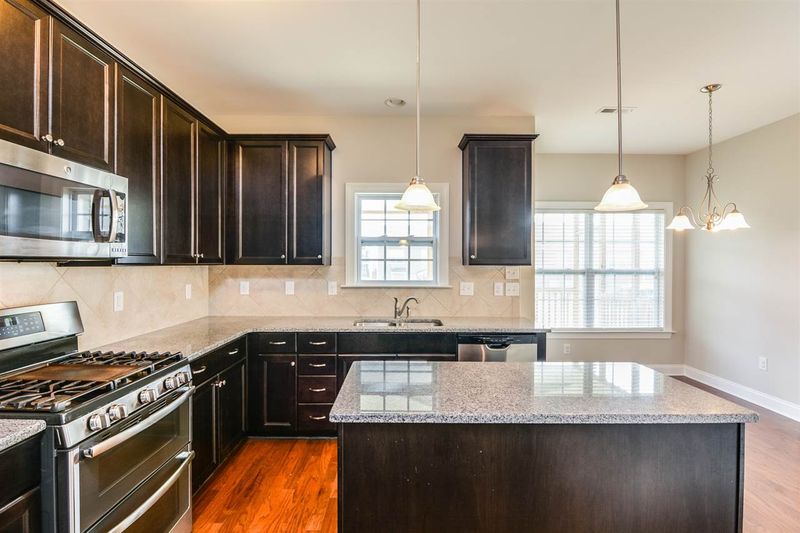 712 Laurel Spring Dr, Fuquay Varina, NC 27526