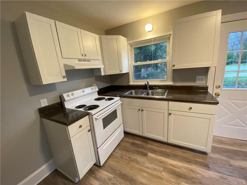 712 N Main St, Burlington, NC 27217