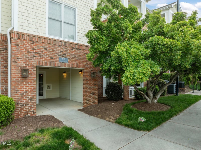 712 Portstewart Dr, Cary, NC 27519