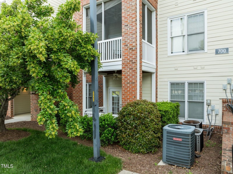 712 Portstewart Dr, Cary, NC 27519