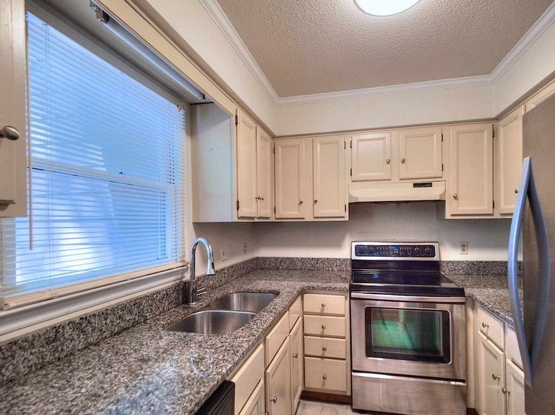 712 Powell Dr #C, Raleigh, NC 27606