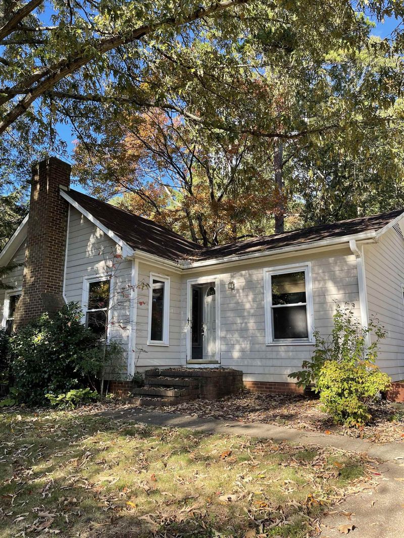 712 Sawmill Rd, Raleigh, NC 27615