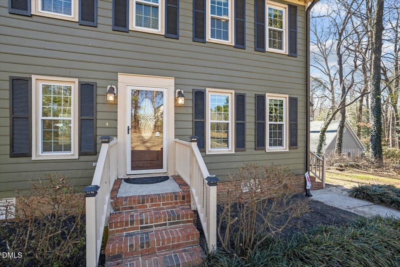 7120 Asheway Dr, Holly Springs, NC 27540