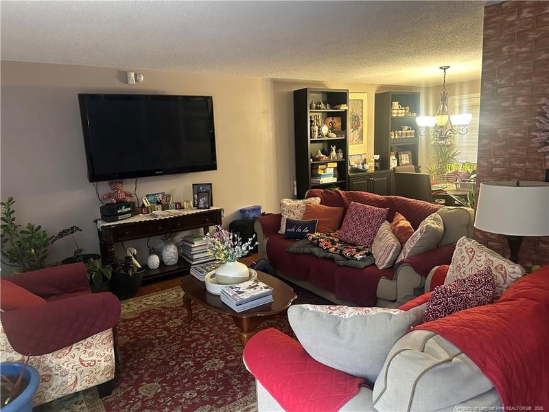 7121 Shellburne Dr, Raleigh, NC 27612