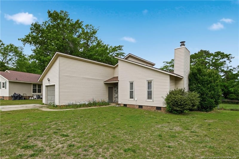 7122 Canary Dr, Fayetteville, NC 28314