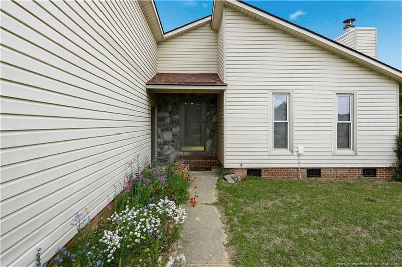 7122 Canary Dr, Fayetteville, NC 28314