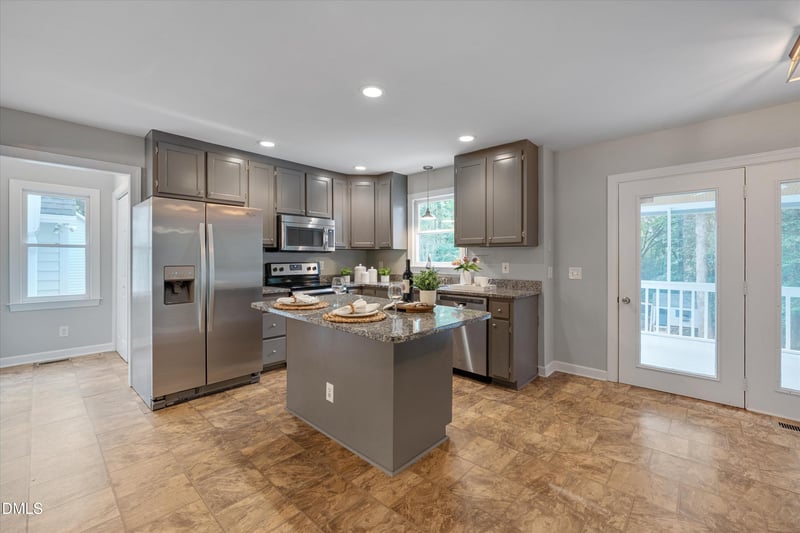 7124 Asheway Dr, Holly Springs, NC 27540