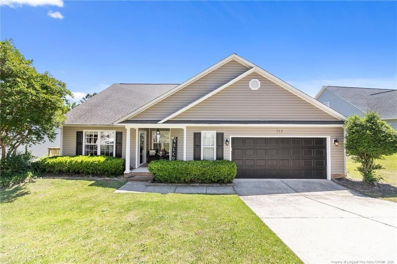 713 Bramblegate Rd, Hope Mills, NC 28348