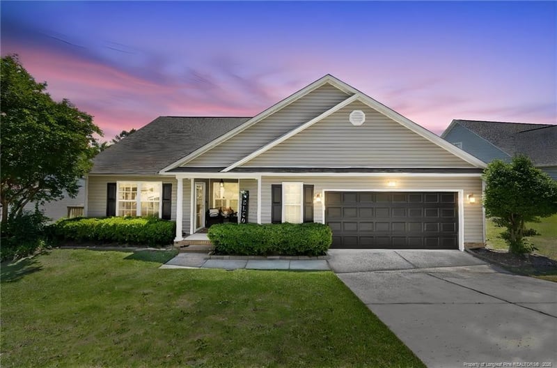 713 Bramblegate Rd, Hope Mills, NC 28348