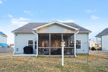 713 Harvest Point Dr, Fuquay Varina, NC 27526