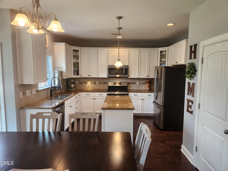 713 Laurel Spring Dr, Fuquay Varina, NC 27526