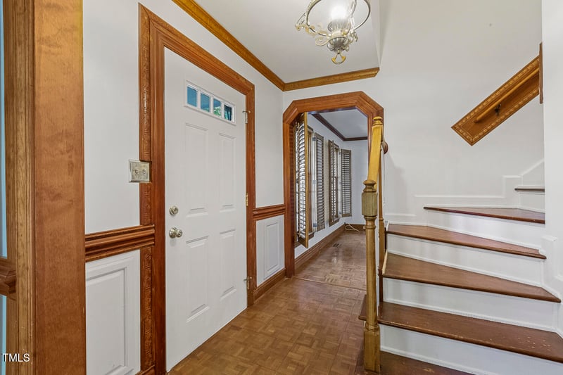 713 Valerie Dr, Raleigh, NC 27606