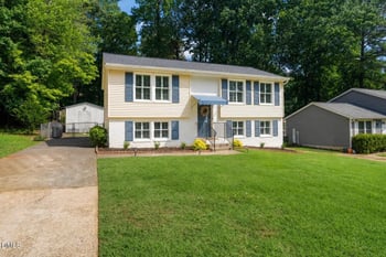 7131 Shellburne Dr, Raleigh, NC 27612