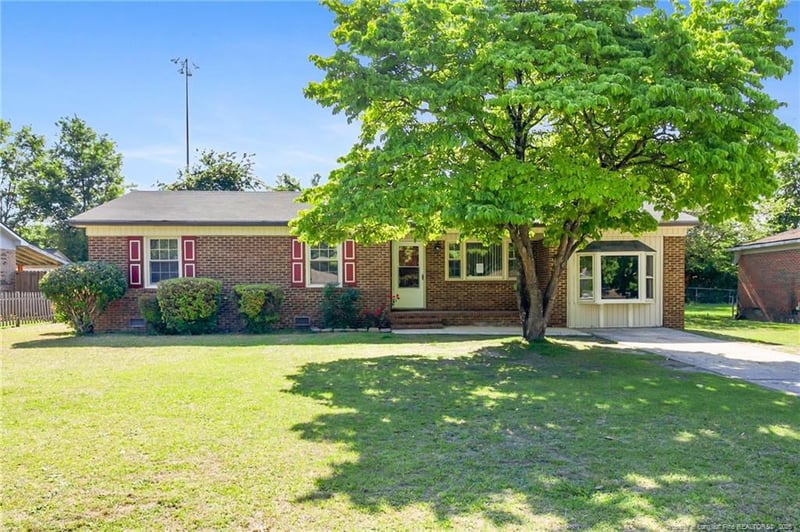 714 Bronco Ln, Fayetteville, NC 28303