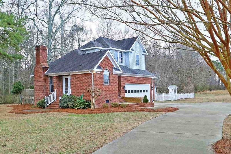 714 Creekside Ave, Selma, NC 27576