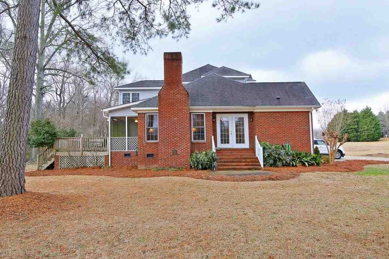 714 Creekside Ave, Selma, NC 27576