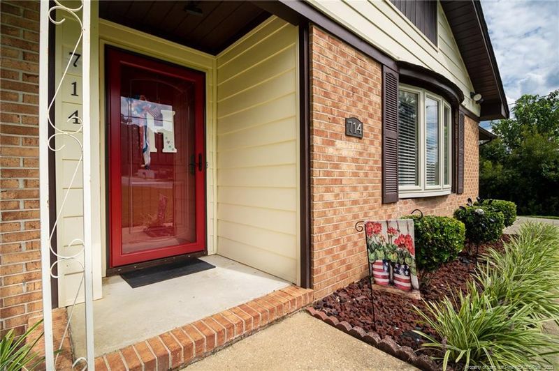 714 Dandridge Dr, Fayetteville, NC 28303