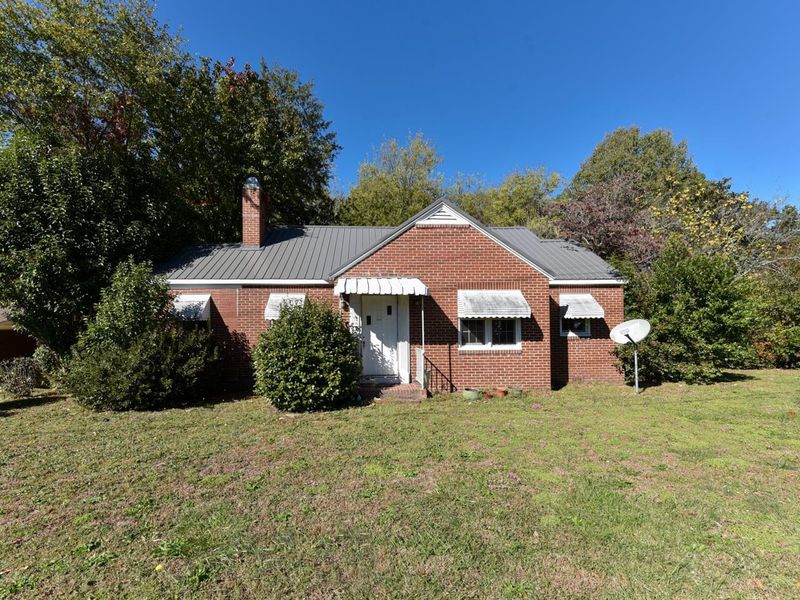 714 W Main St, Sanford, NC 27332