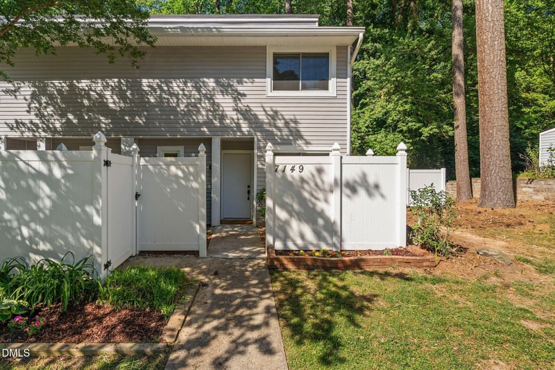 7149 Sandy Creek Dr, Raleigh, NC 27615