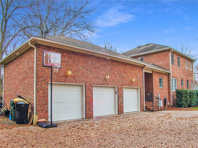 715 W Davis St, Burlington, NC 27215