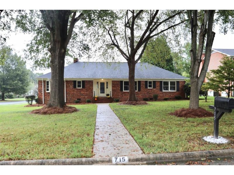 715 N Gurney St, Burlington, NC 27215