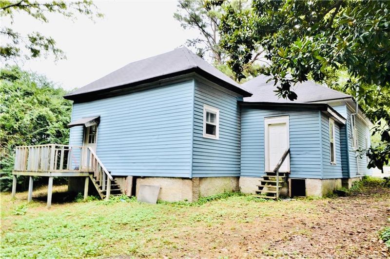 715 Hawkins Ave, Sanford, NC 27330