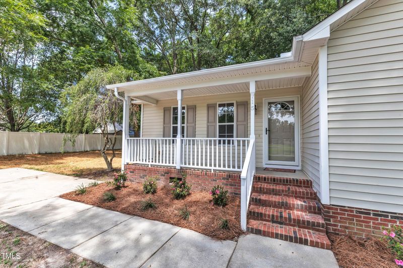 715 Proctor St, Zebulon, NC 27597