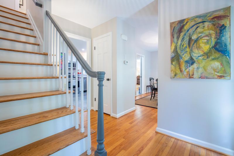 716 Churchill Dr, Chapel Hill, NC 27517