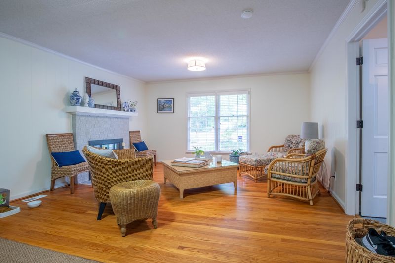 716 Churchill Dr, Chapel Hill, NC 27517