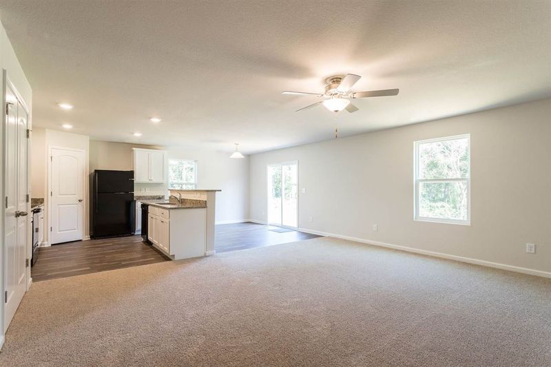 716 Crackling Ct, Zebulon, NC 27597