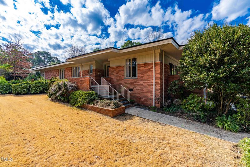 716 S Crescent Dr, Smithfield, NC 27577