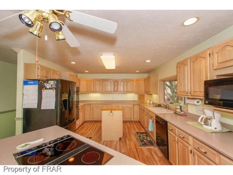 716 Darwin Ct, Sanford, NC 27332