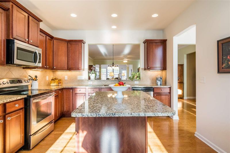 716 Eldridge Loop, Cary, NC 27519