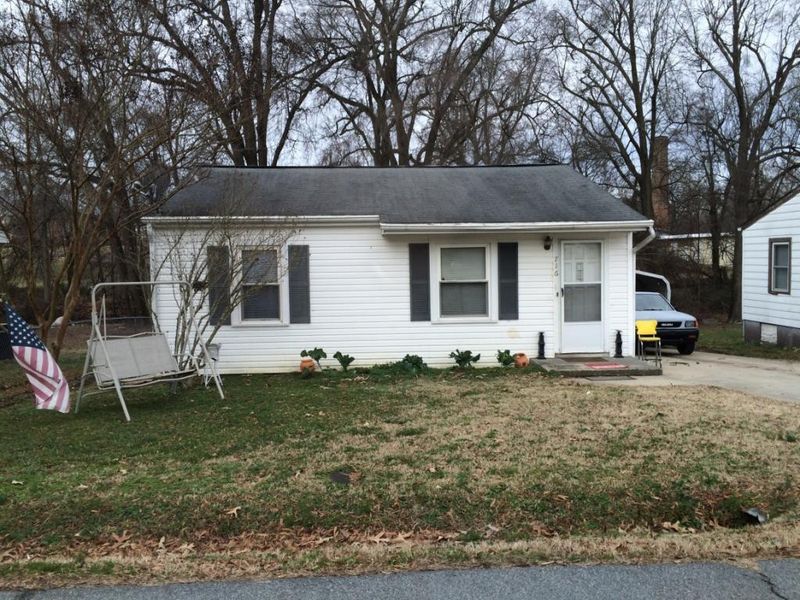 716 Ford St, Burlington, NC 27217