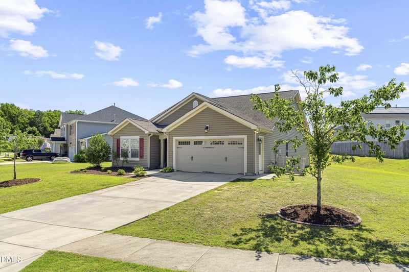 716 Harvest Point Dr, Fuquay Varina, NC 27526