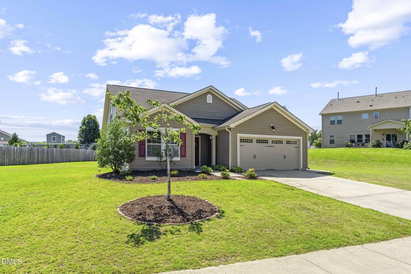 716 Harvest Point Dr, Fuquay Varina, NC 27526