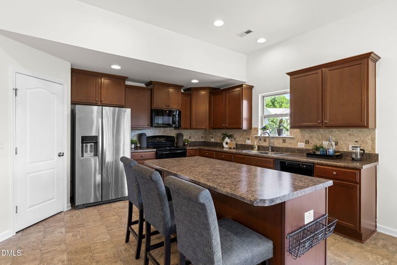 716 Harvest Point Dr, Fuquay Varina, NC 27526