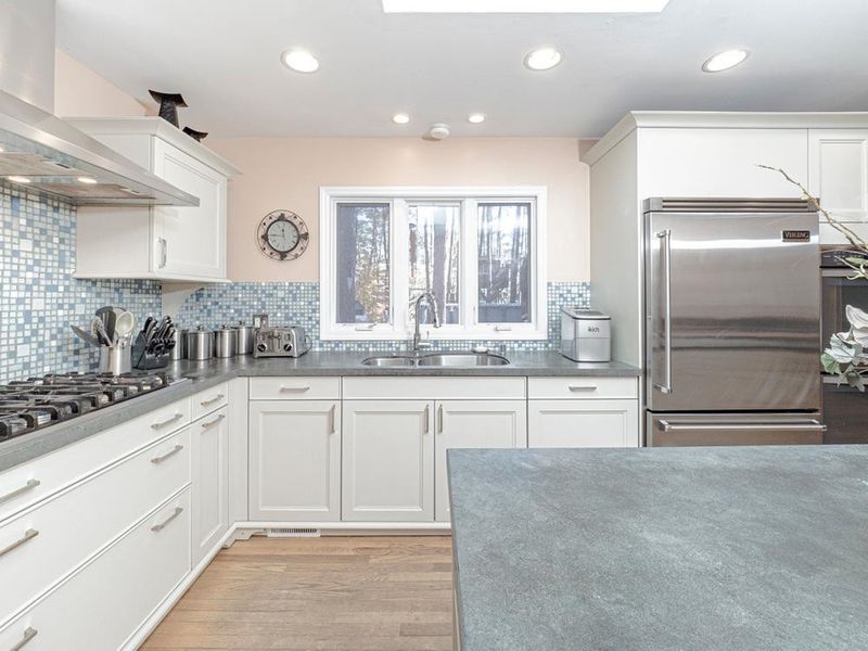 716 Kenmore Rd, Chapel Hill, NC 27514