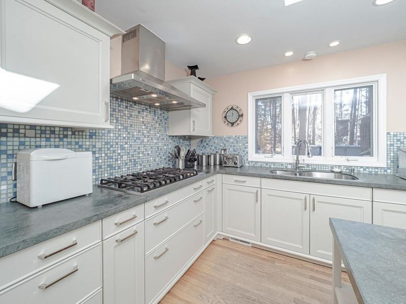 716 Kenmore Rd, Chapel Hill, NC 27514