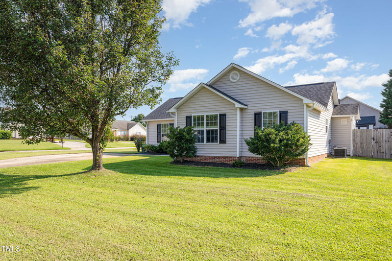 716 Waterford Dr, Clayton, NC 27520