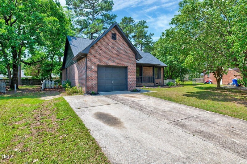 7165 Dayspring Dr, Fayetteville, NC 28314