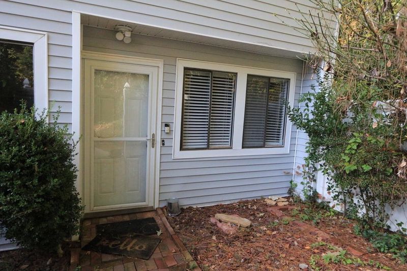 7165 Sandy Creek Dr, Raleigh, NC 27615