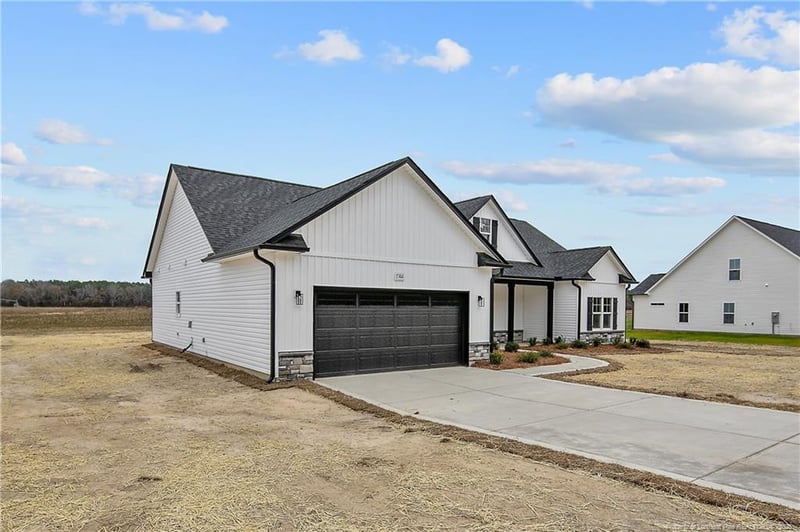 7166 Chickenfoot Rd, Fayetteville, NC 28306