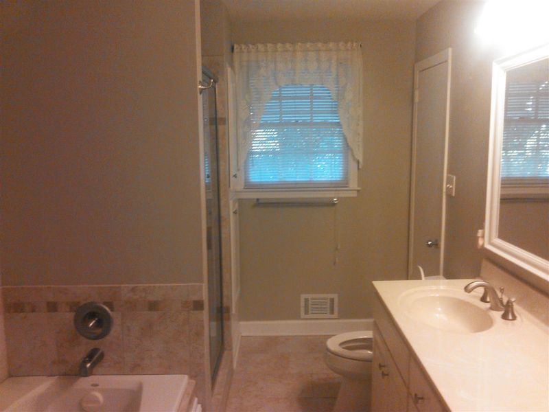 717 Barksdale Dr, Raleigh, NC 27604