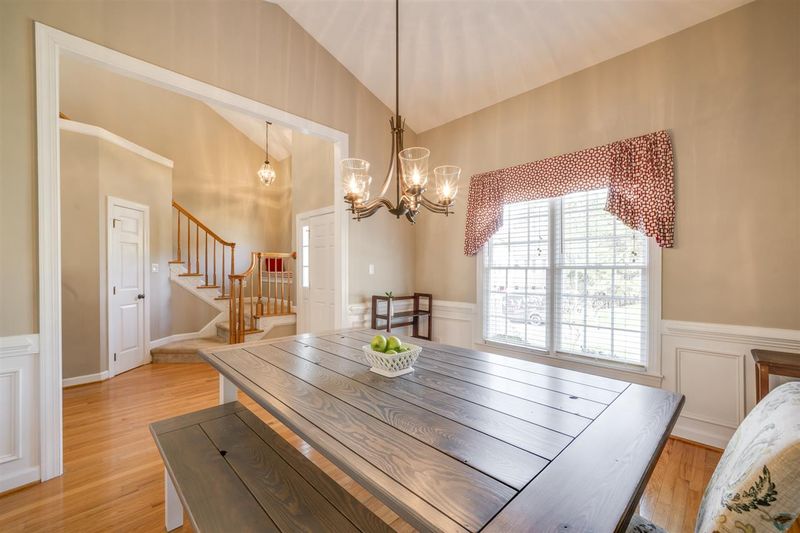 717 Bonhurst Dr, Holly Springs, NC 27540