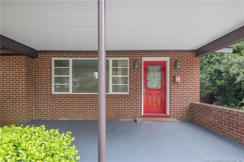 717 Glenwood Dr, Fayetteville, NC 28305