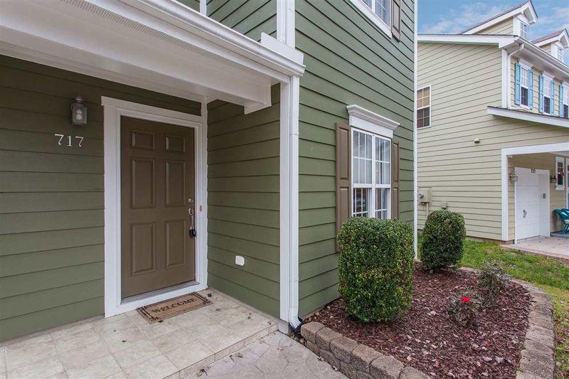 717 Hewespoint Ct, Cary, NC 27519