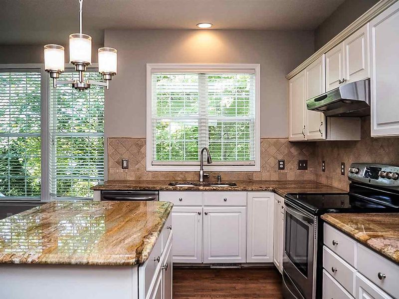 717 Hillsford Ln, Apex, NC 27502